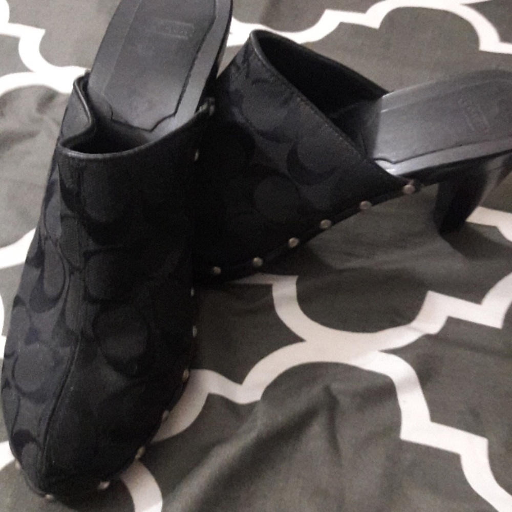 Shoes - Picture 3 of 4